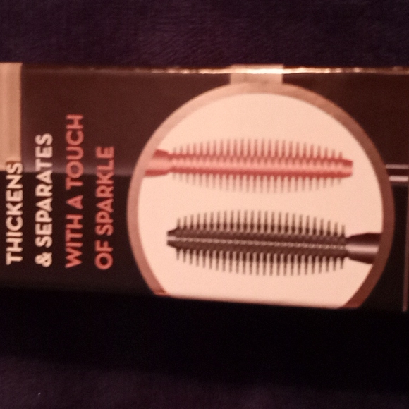 CIRCA DUAL FOCUS VOLUMIZING MASCARA AND TOP COAT - Picture 2 of 9